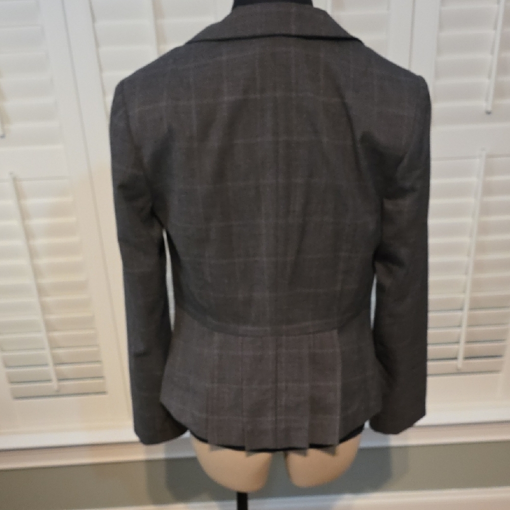 Banana Republic Gray blazer. - Picture 4 of 5